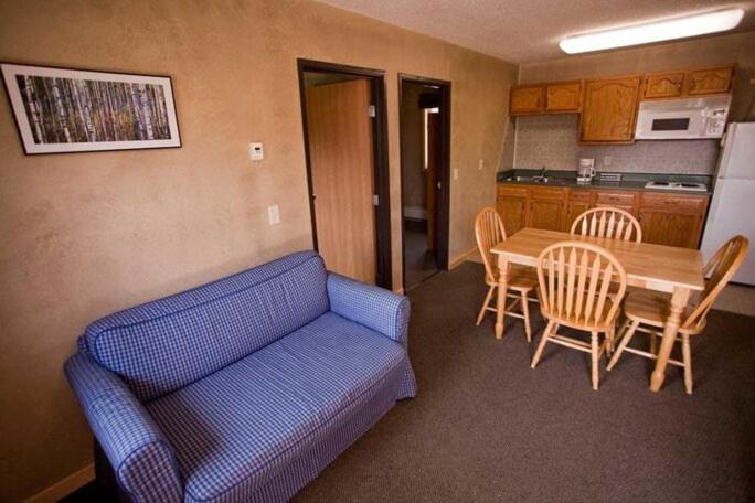 Adventure Inn Ely Экстерьер фото